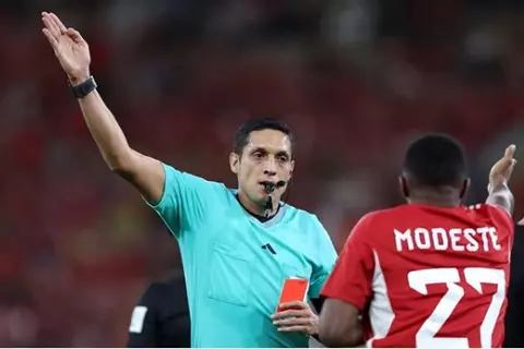  طاقم فنزويلي وحضور إماراتي.. حكام مباراة الأهلي وبورتو في كأس العالم للأندية